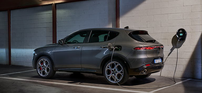 How Plug-in Hybrid Charging Works - Alfa Romeo