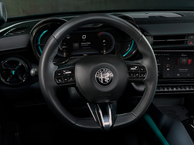 Alfa Romeo Junior - Junior Ibrida 2024 Wnętrze - Kierownica