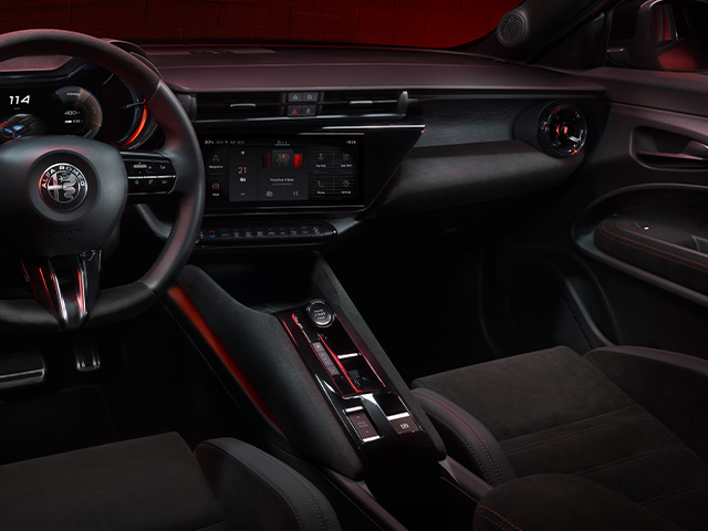 Alfa Romeo Junior - Wnętrze Junior Elettrica 2024 - Konsola środkowa