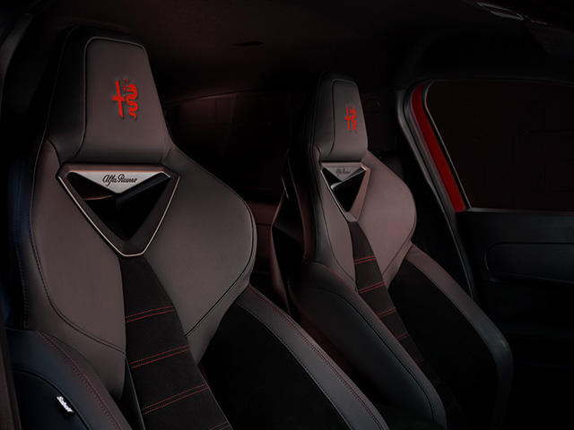 Alfa Romeo Junior - Wnętrze Junior Elettrica 2024 - Fotele Corsa