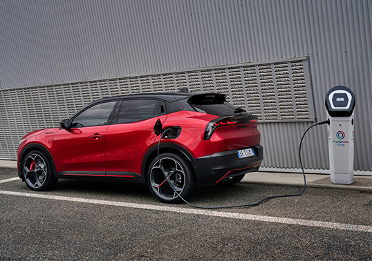 Alfa Romeo Junior - Junior Elettrica - Elektromobilność - Wyszukiwarka stacji ładowania