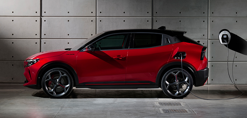 Alfa Romeo Junior - Junior Elettrica - Elektromobilność- Ładowanie w domu