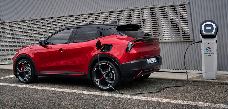 Alfa Romeo Junior - Junior Elettrica - Elektromobilność - Ładowanie w miejscach publicznych