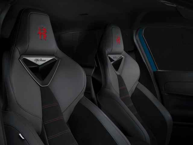 Alfa Romeo Junior - Junior Ibrida 2024 Wnętrze - Fotele Corsa
